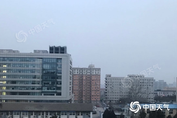                     北京今晨轻雾来扰 明天有小雪或零星小雪                    1