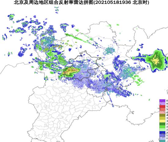                     雷雨云团进北京 城区自西向东出现降雨闪电划破夜空                    1